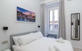 White Home Suite And Rooms