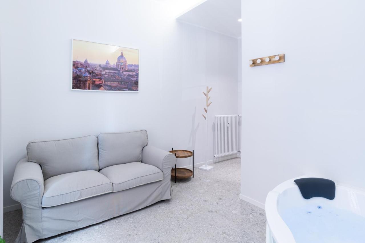 White Home Suite And Rooms Rome Exterior photo